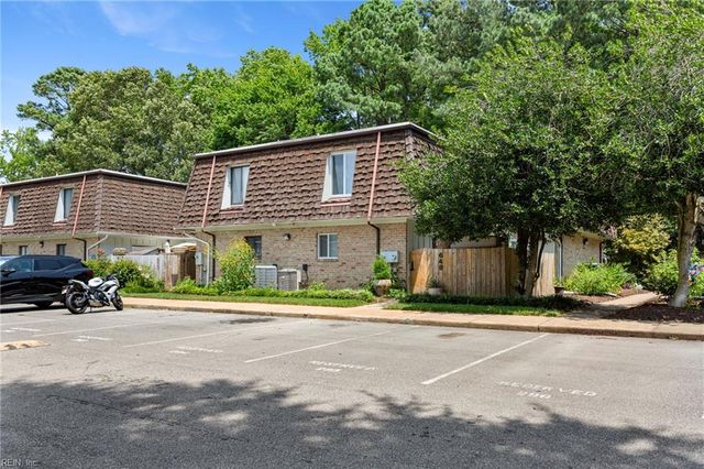 648 Ocean Lakes DR, Virginia Beach, VA 23454