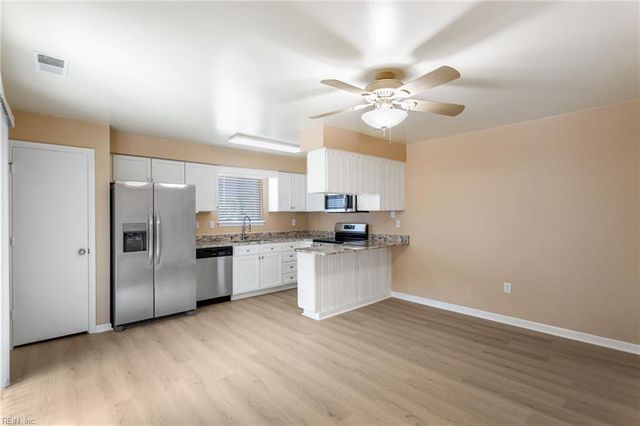 648 Ocean Lakes DR, Virginia Beach, VA 23454