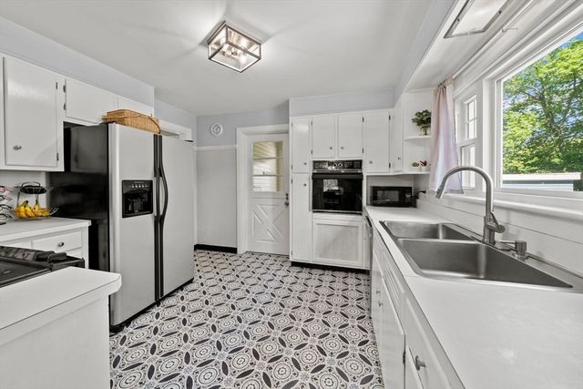 19 Broadway, Lynn, MA 01904
