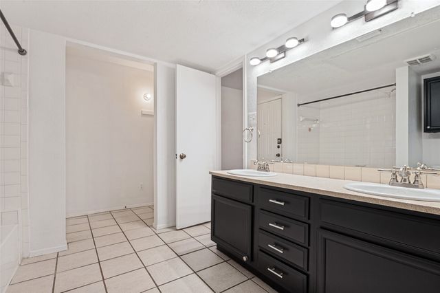 5550 SPRING VALLEY f22, Dallas, TX 75254