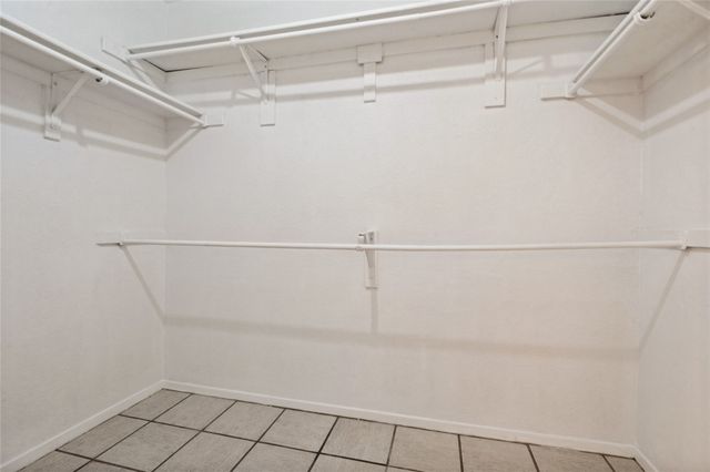5550 SPRING VALLEY f22, Dallas, TX 75254