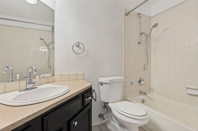 5550 SPRING VALLEY f22, Dallas, TX 75254