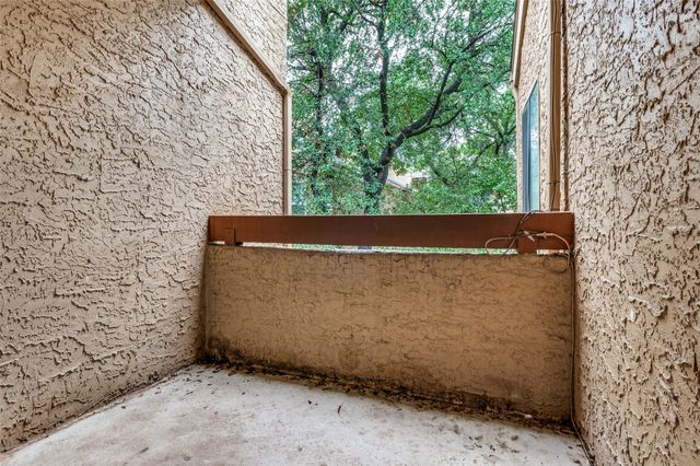 5550 SPRING VALLEY f22, Dallas, TX 75254