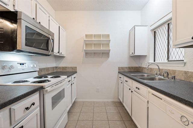 5550 SPRING VALLEY f22, Dallas, TX 75254