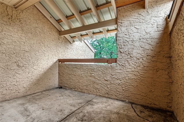 5550 SPRING VALLEY f22, Dallas, TX 75254