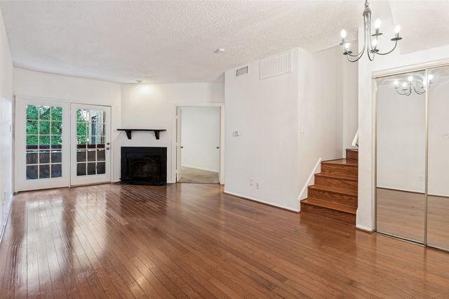 5550 SPRING VALLEY f22, Dallas, TX 75254