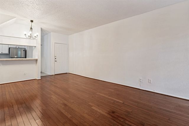 5550 SPRING VALLEY f22, Dallas, TX 75254