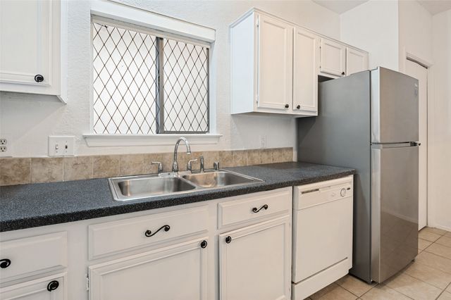 5550 SPRING VALLEY f22, Dallas, TX 75254