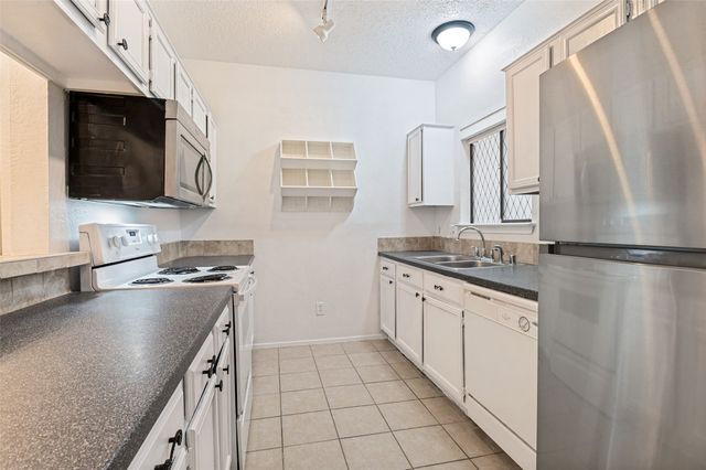 5550 SPRING VALLEY f22, Dallas, TX 75254