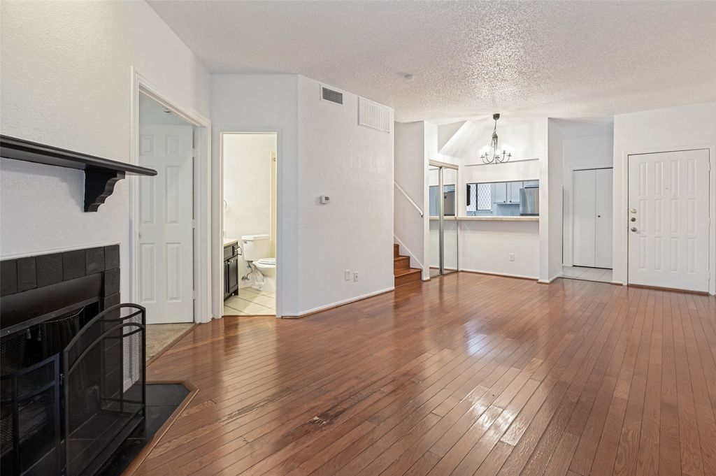 5550 SPRING VALLEY f22, Dallas, TX 75254