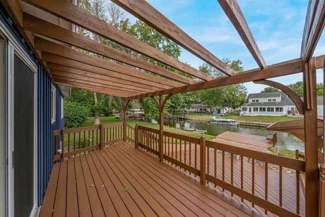 2104 HAZEL STREET, Oshkosh, WI 54901