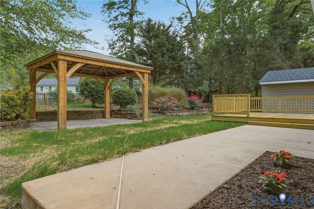 7740 Surreywood Dr, Chesterfield, VA 23235