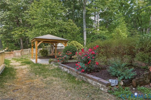 7740 Surreywood Dr, Chesterfield, VA 23235