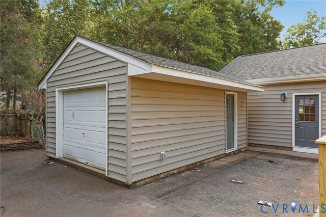 7740 Surreywood Dr, Chesterfield, VA 23235