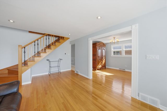 8215 Austin Avenue, Burbank, IL 60459