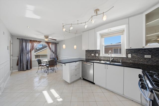 8215 Austin Avenue, Burbank, IL 60459