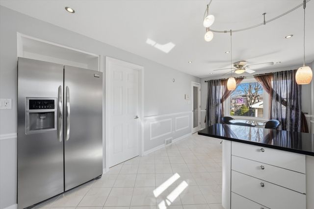 8215 Austin Avenue, Burbank, IL 60459