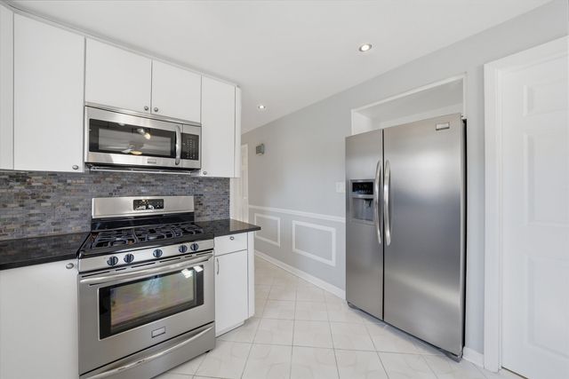 8215 Austin Avenue, Burbank, IL 60459