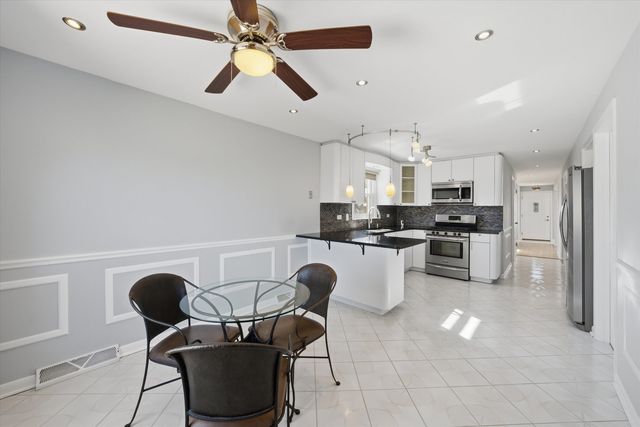 8215 Austin Avenue, Burbank, IL 60459