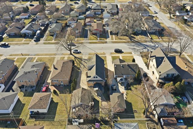 8215 Austin Avenue, Burbank, IL 60459