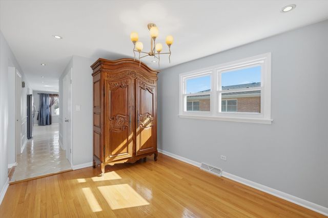 8215 Austin Avenue, Burbank, IL 60459