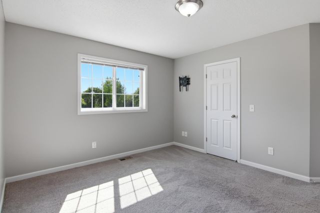 39571 Oak Park Trail, North Branch, MN 55056