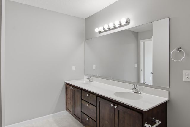 39571 Oak Park Trail, North Branch, MN 55056