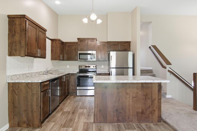 39571 Oak Park Trail, North Branch, MN 55056