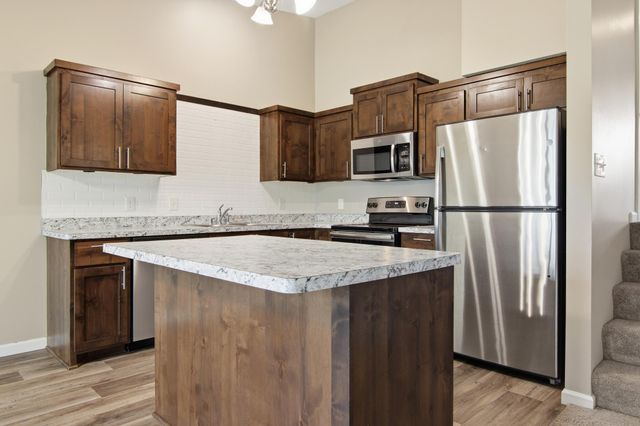 39571 Oak Park Trail, North Branch, MN 55056