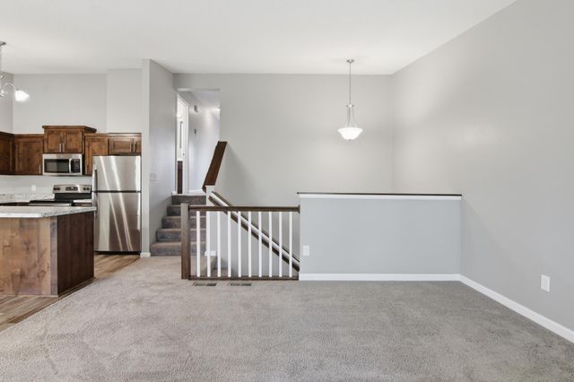 39571 Oak Park Trail, North Branch, MN 55056