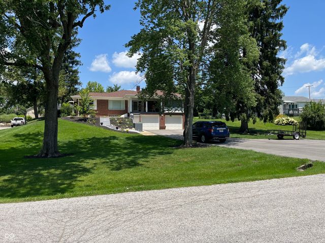 450 S Valley Lane, Greenwood, IN 46142