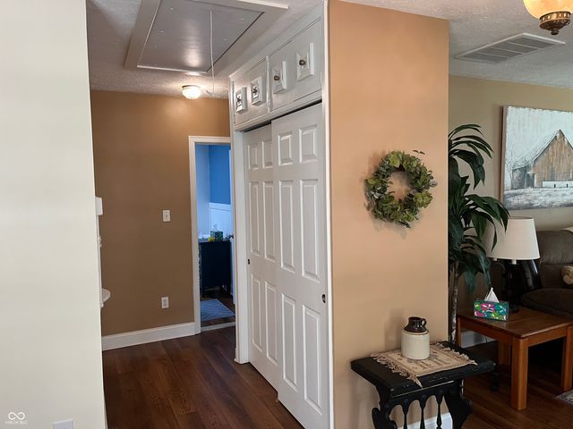 450 S Valley Lane, Greenwood, IN 46142