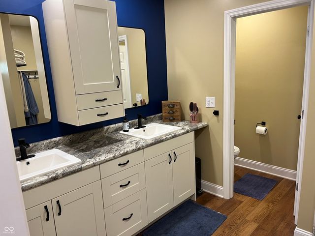 450 S Valley Lane, Greenwood, IN 46142