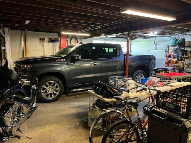 450 S Valley Lane, Greenwood, IN 46142