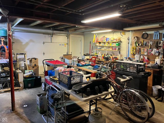 450 S Valley Lane, Greenwood, IN 46142