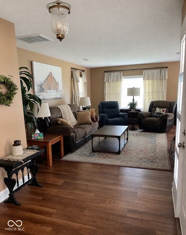 450 S Valley Lane, Greenwood, IN 46142