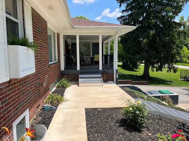 450 S Valley Lane, Greenwood, IN 46142