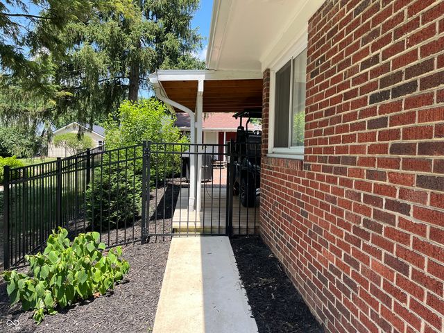 450 S Valley Lane, Greenwood, IN 46142