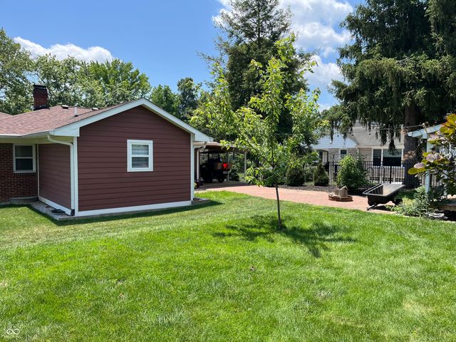 450 S Valley Lane, Greenwood, IN 46142