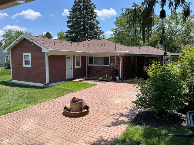 450 S Valley Lane, Greenwood, IN 46142