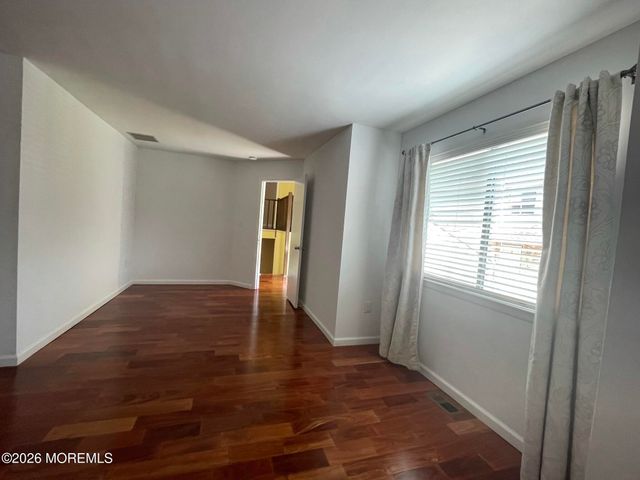 19 Clavendon Court, Middletown, NJ 07748