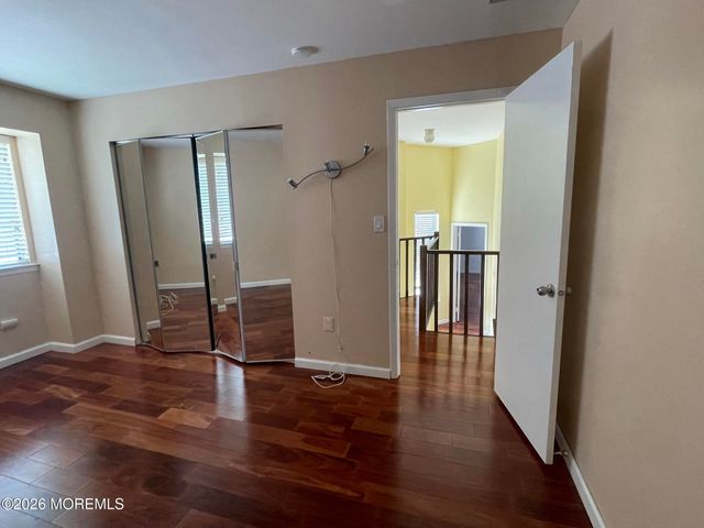 19 Clavendon Court, Middletown, NJ 07748