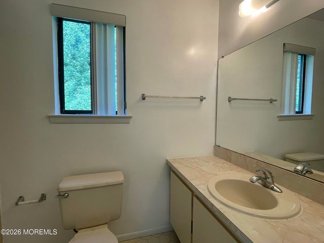 19 Clavendon Court, Middletown, NJ 07748