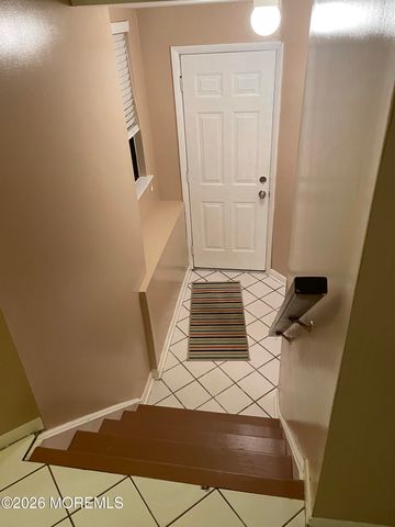 19 Clavendon Court, Middletown, NJ 07748