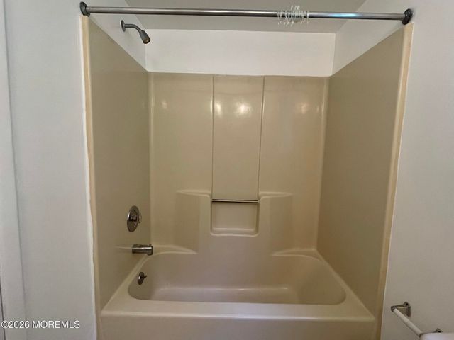 19 Clavendon Court, Middletown, NJ 07748