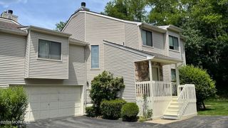 19 Clavendon Court, Middletown, NJ 07748