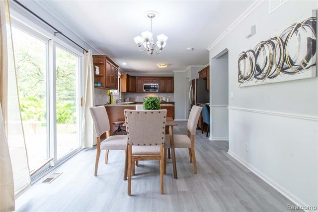 6910 Leytonstone Boulevard, West Bloomfield, MI 48322