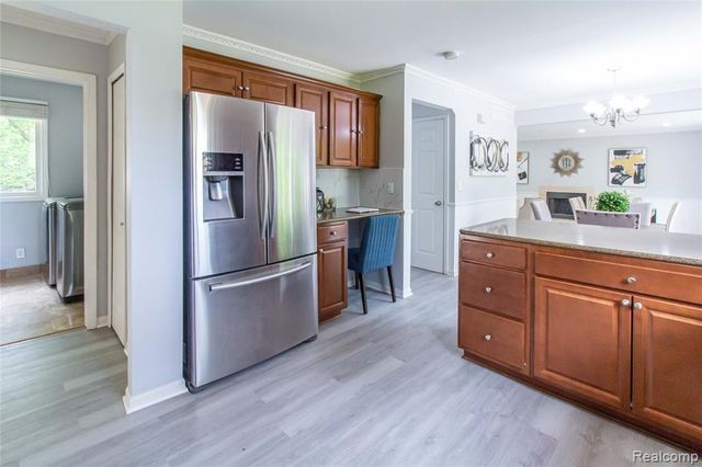 6910 Leytonstone Boulevard, West Bloomfield, MI 48322