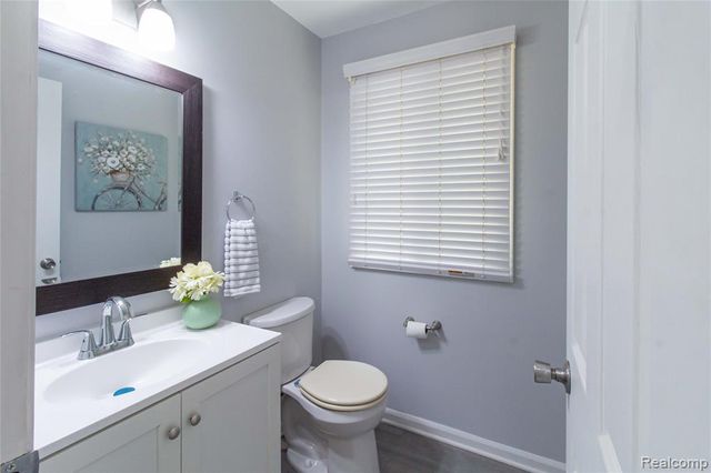 6910 Leytonstone Boulevard, West Bloomfield, MI 48322