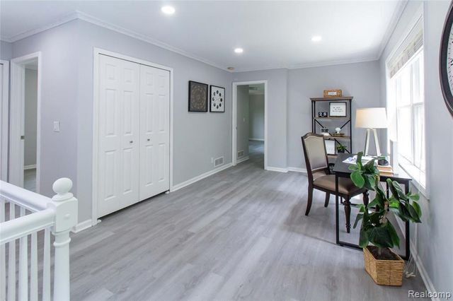 6910 Leytonstone Boulevard, West Bloomfield, MI 48322